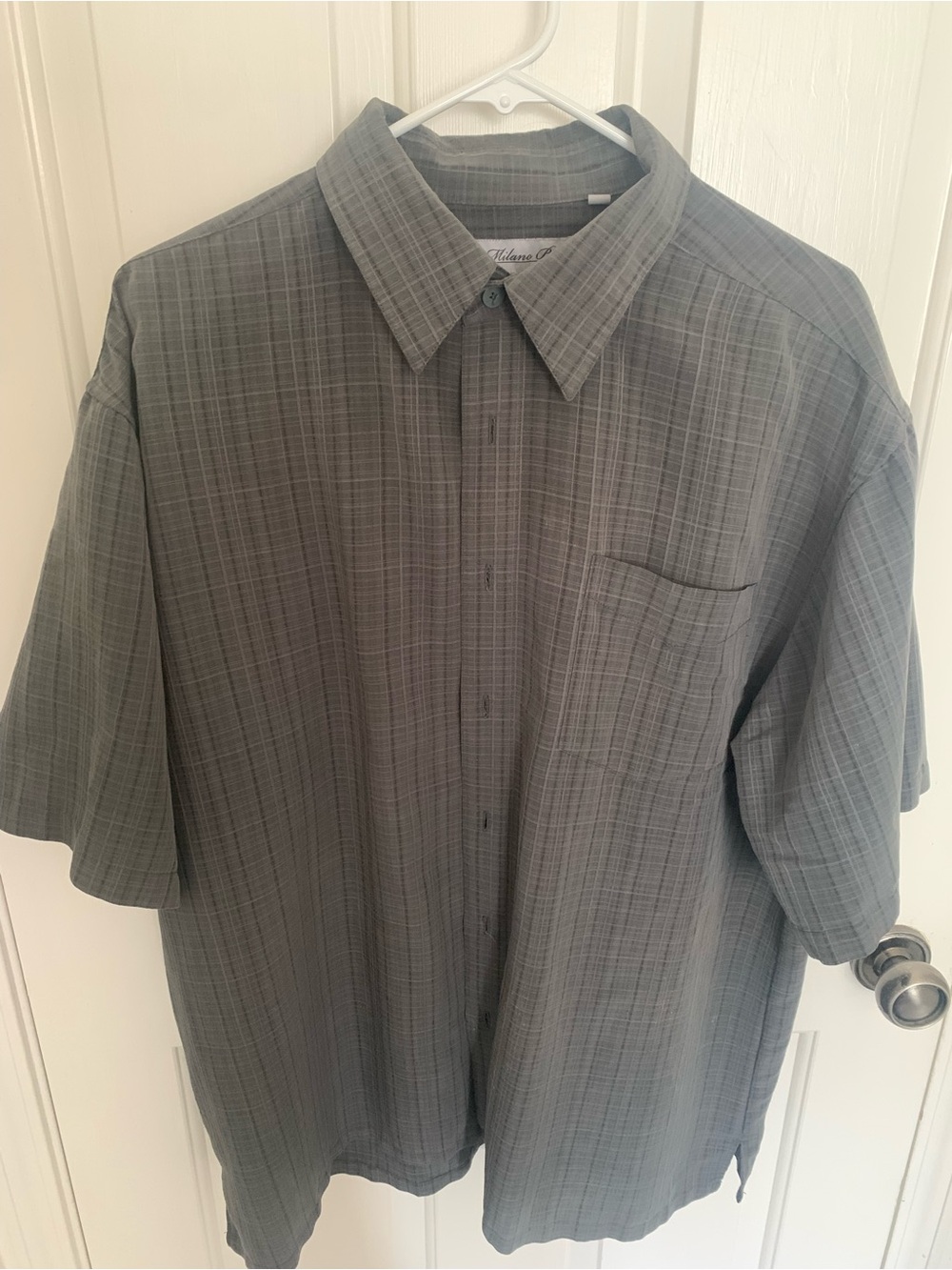 Milano Men's Short-Sleeve Plaid Button-Down Shirt in Grey